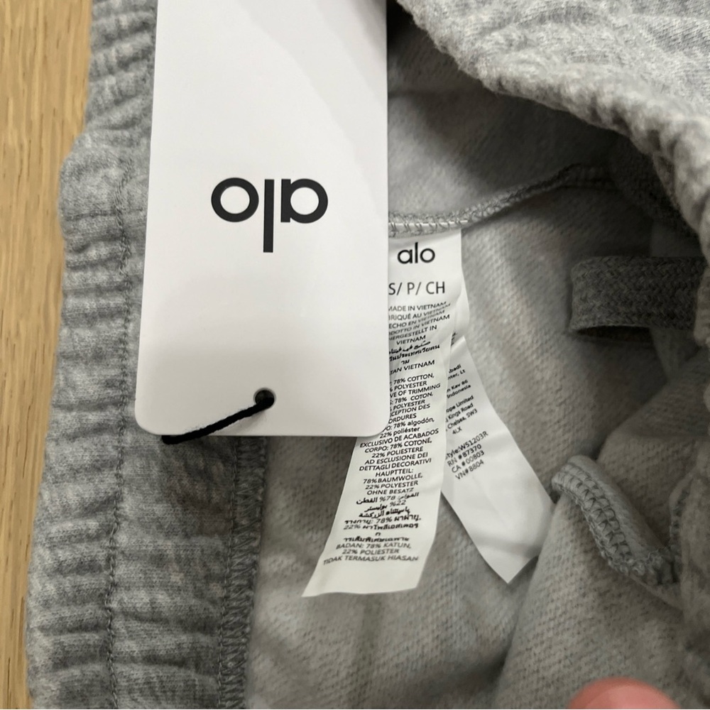 ALO Yoga Unisex Gray Zip-Up Hoodie and Jogger Set - Picture 14 of 16